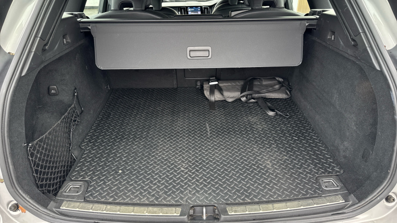 Volvo XC60 2.0 B5P Plus Dark 5dr AWD Geartronic Petrol Estate